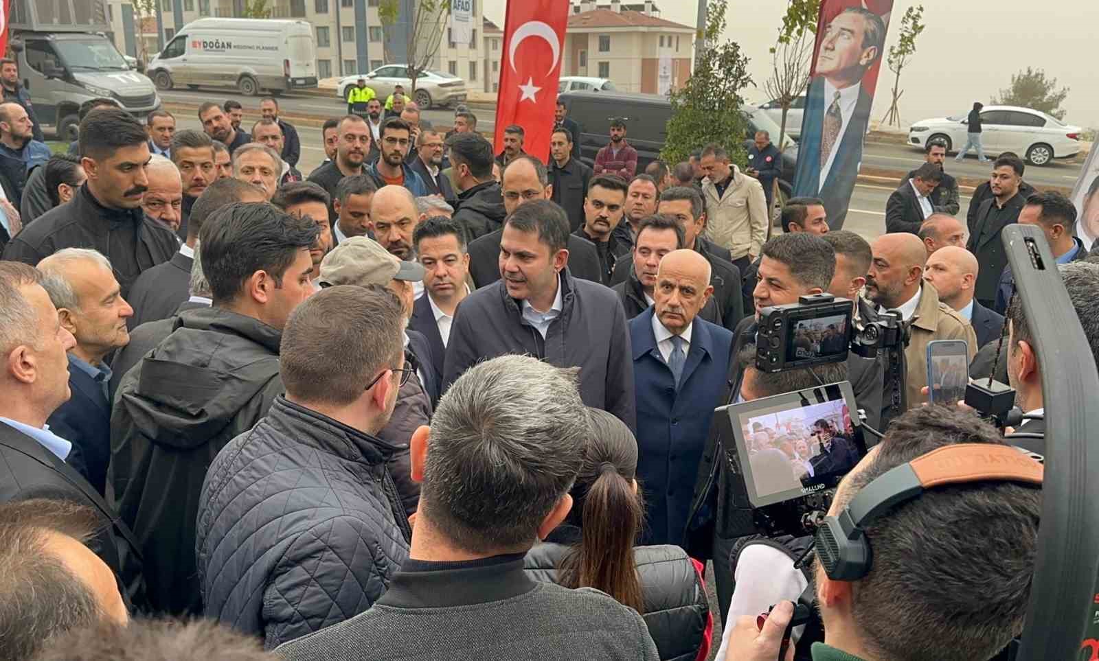 Bakan Kurum: "T&uuml;rkiye genelinde ise 2025 yılı sonuna kadar 453 bin konutun teslimini ger&ccedil;ekleştireceğiz"
