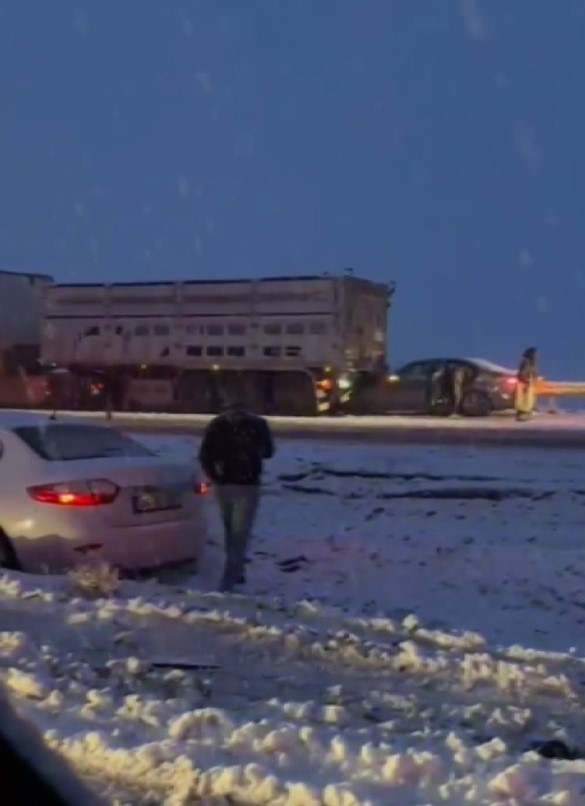 Yoğun kar yağışı kazaları beraberinde getirdi: 1 ölü, 5 yaralı
