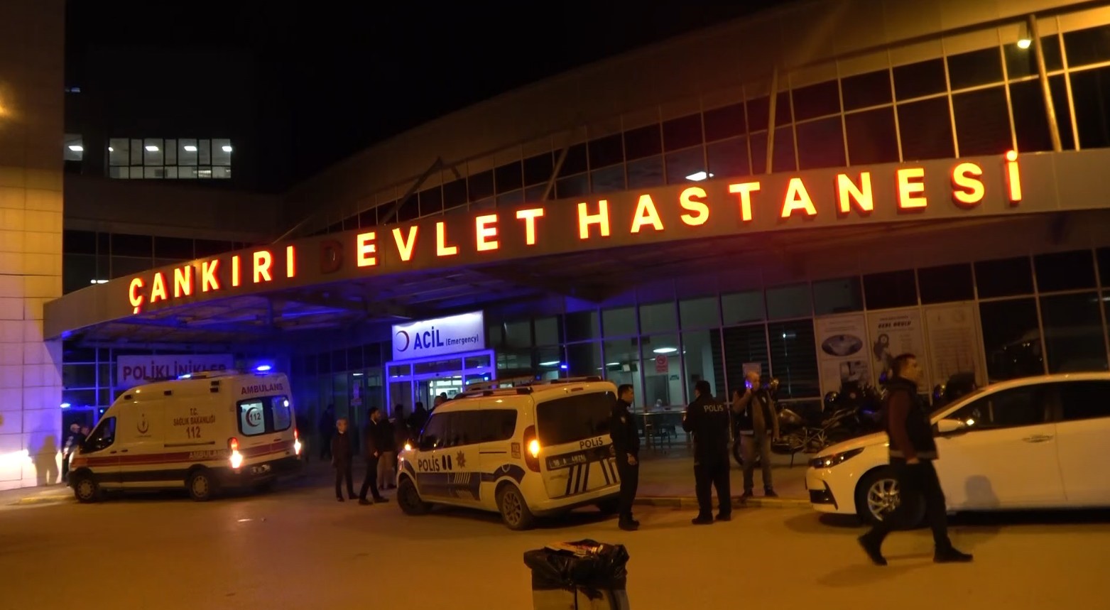 Otomobil belediyeye ait kamyona arkadan &ccedil;arptı: 1&rsquo;i bebek 3 yaralı
