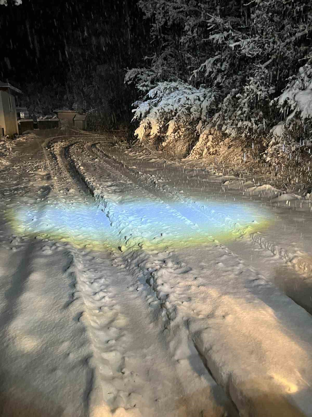 Ordu-Sivas kara yolu kar yağışı nedeniyle ulaşıma kapandı