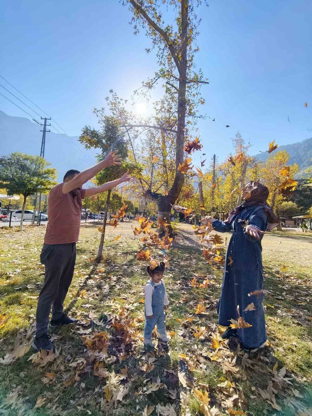 Belemedik, sonbaharda renk cümbüşüne büründü
