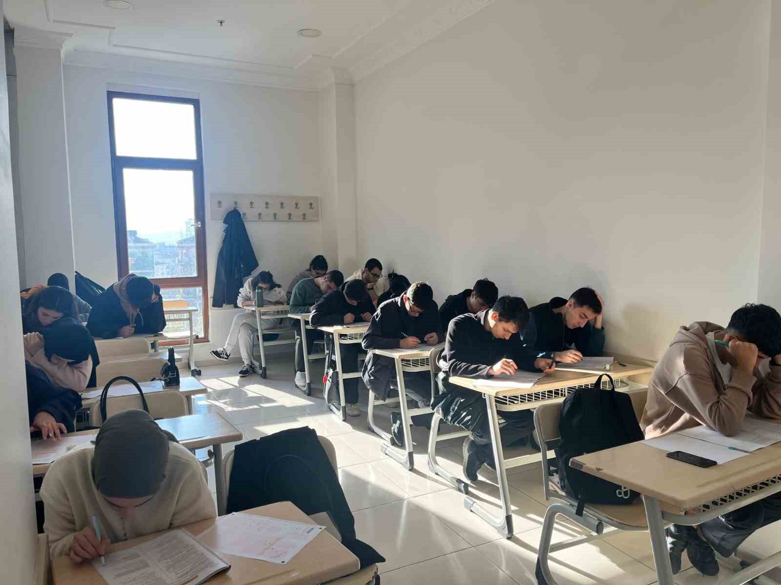 Sancaktepe Belediyesi’nden gençlere gerçeğini aratmayan TYT deneme sınavı