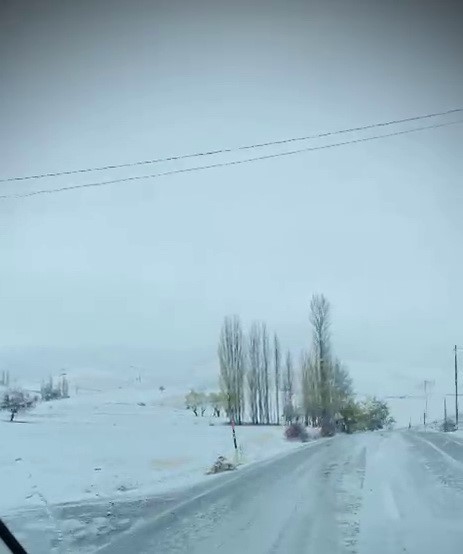Sincik-Malatya yolunda kar yağışı etkili oluyor
