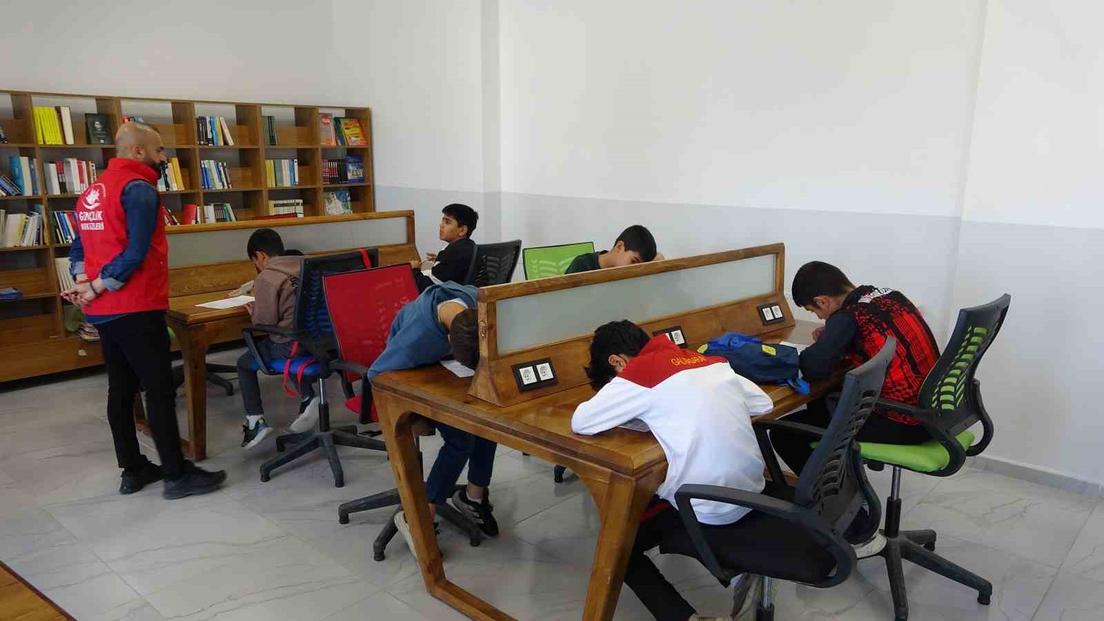 Van’da öğrenciler ara tatilde hem öğrendi hem yarıştı