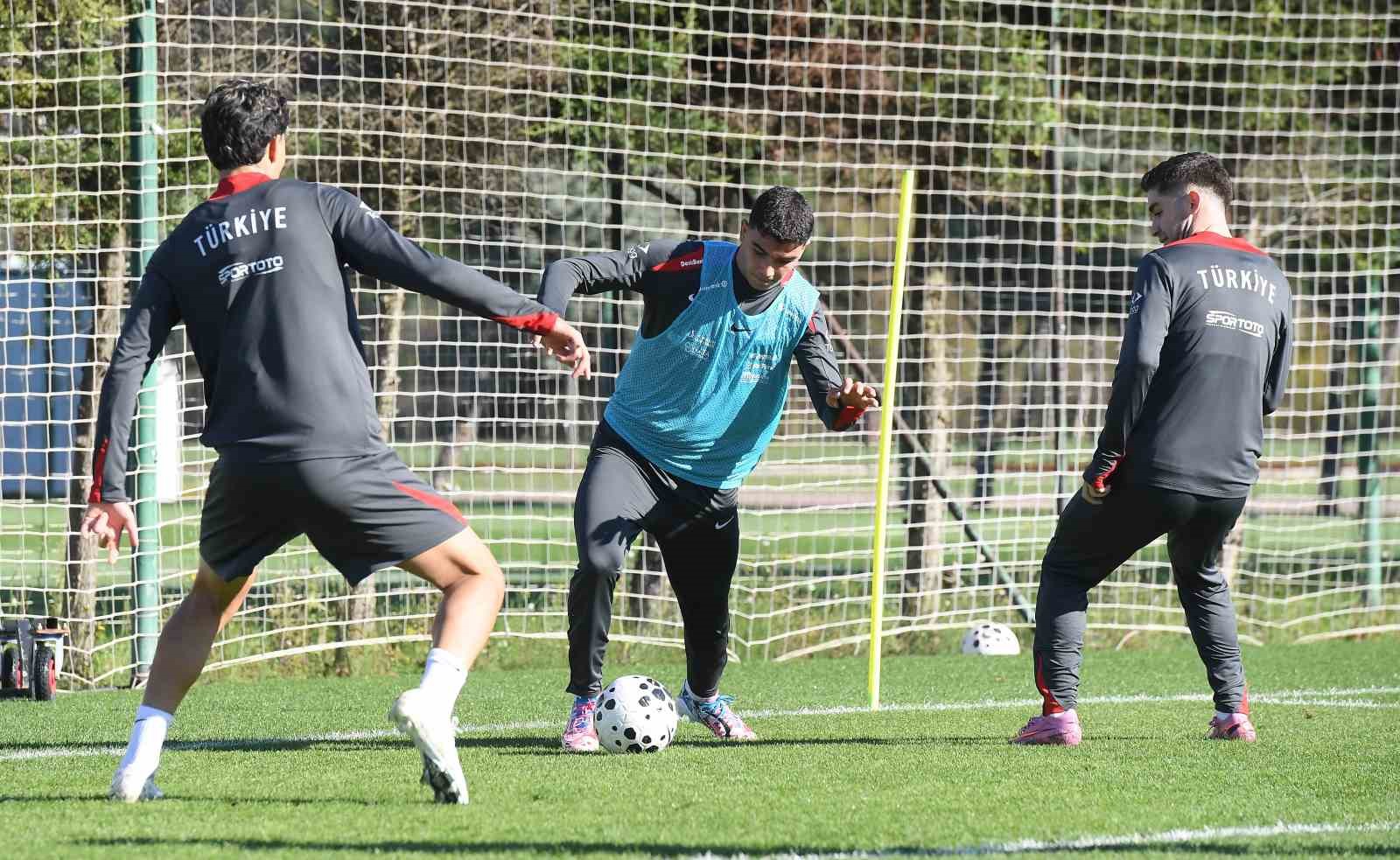 &Uuml;mit Milli Takımı, Litvanya ma&ccedil;ı hazırlıklarına ara vermeden başladı
