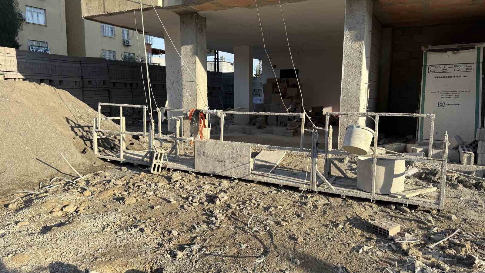 Çalıştığı inşaattan düşen işçi hayatını kaybetti