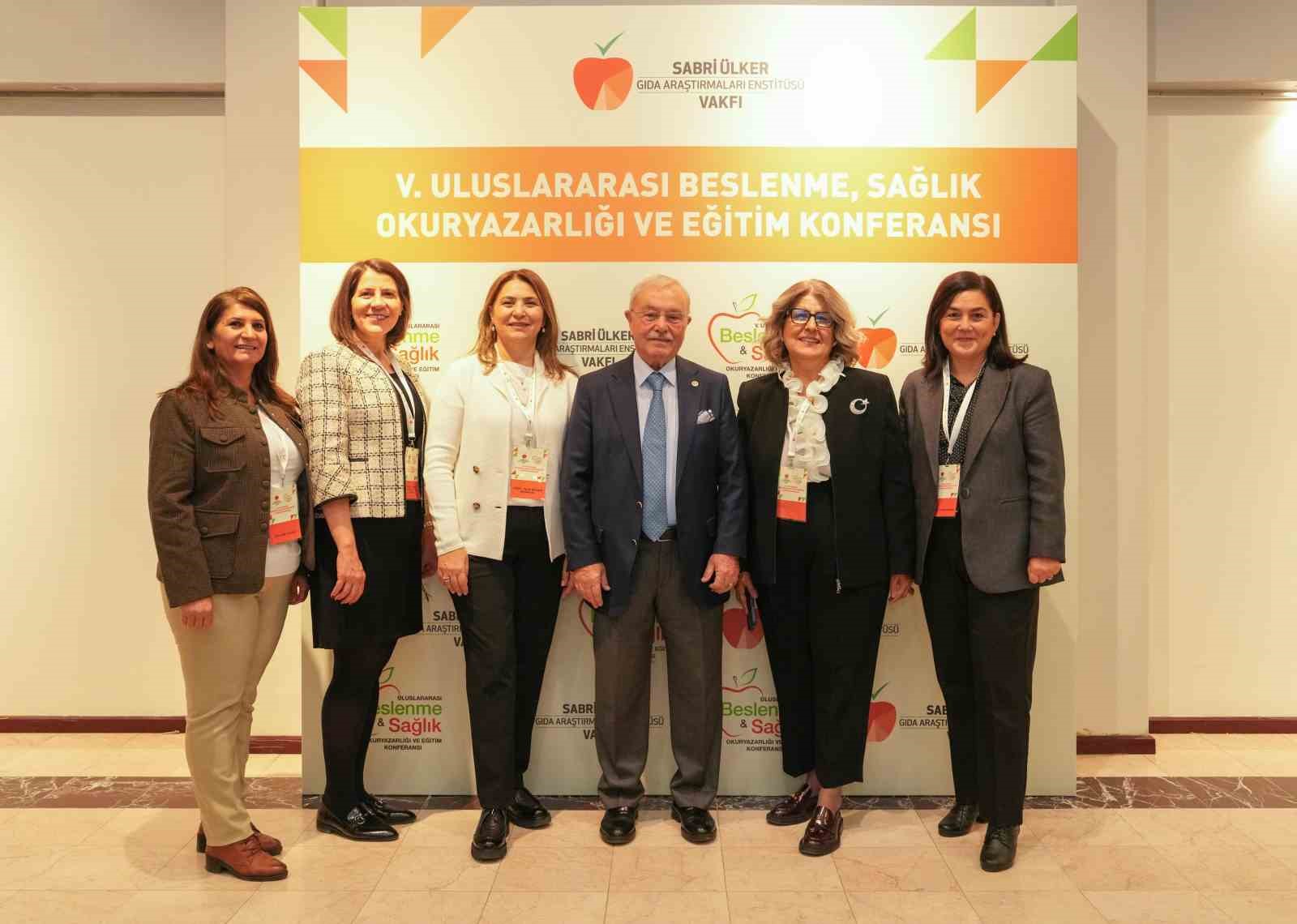 Sabri Ülker Vakfı Başkanı İçöz: "Türkiye’deki beslenme, sağlık ve gıda okuryazarlığı düzeyi, diğer ülkelerin gerisinde"
