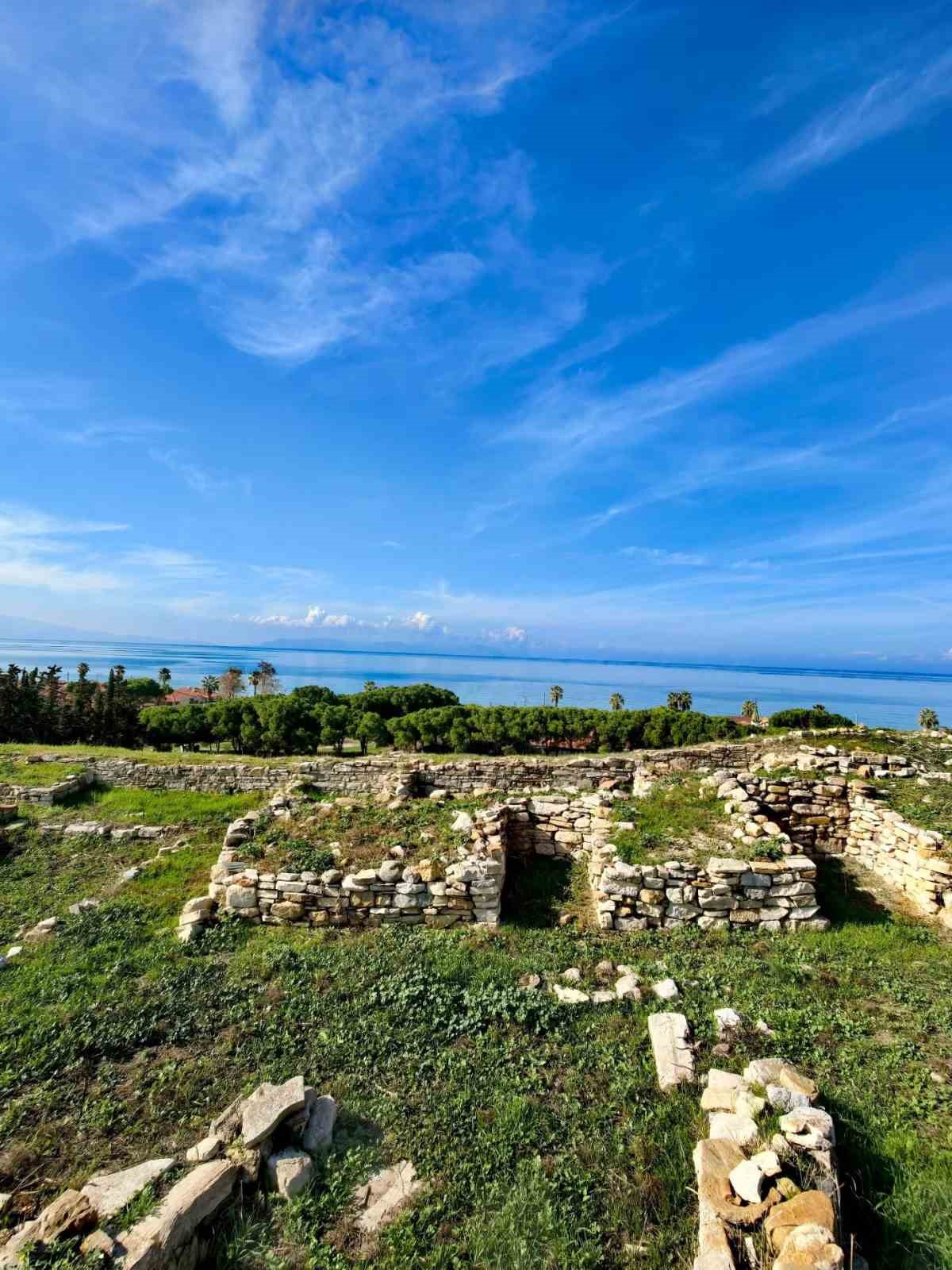 Ege’nin tarihi hazinesi Kadıkalesi, ziyaretçilerini bekliyor