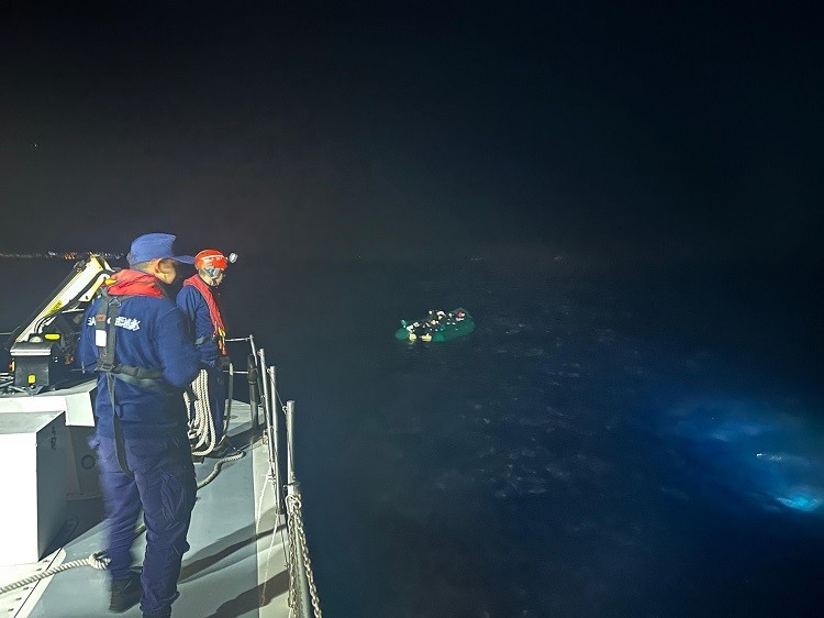 İzmir’de 7 düzensiz göçmen yakalandı, 34 göçmen kurtarıldı
