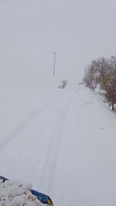 Sivas’ta yoğun kar nedeniyle 46 yerleşim yerine araç ulaşımı sağlanamıyor