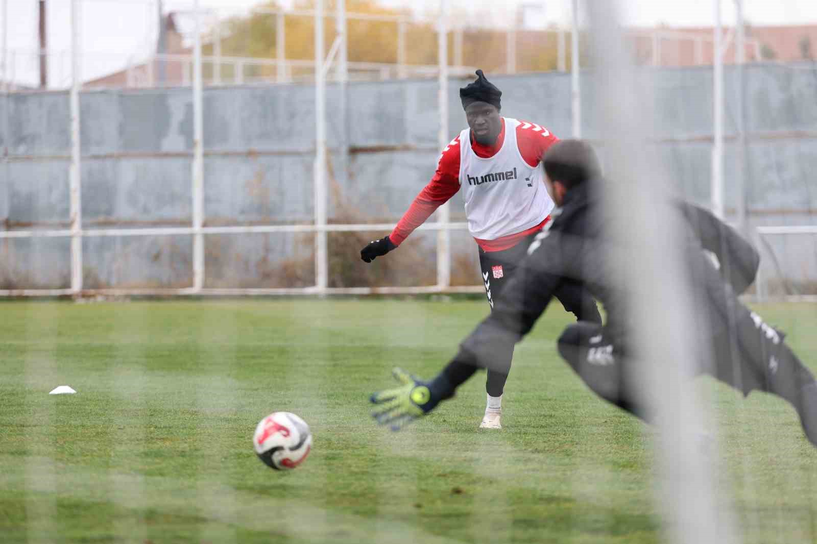 Sivasspor’da Erokspor maçı hazırlıkları sürüyor
