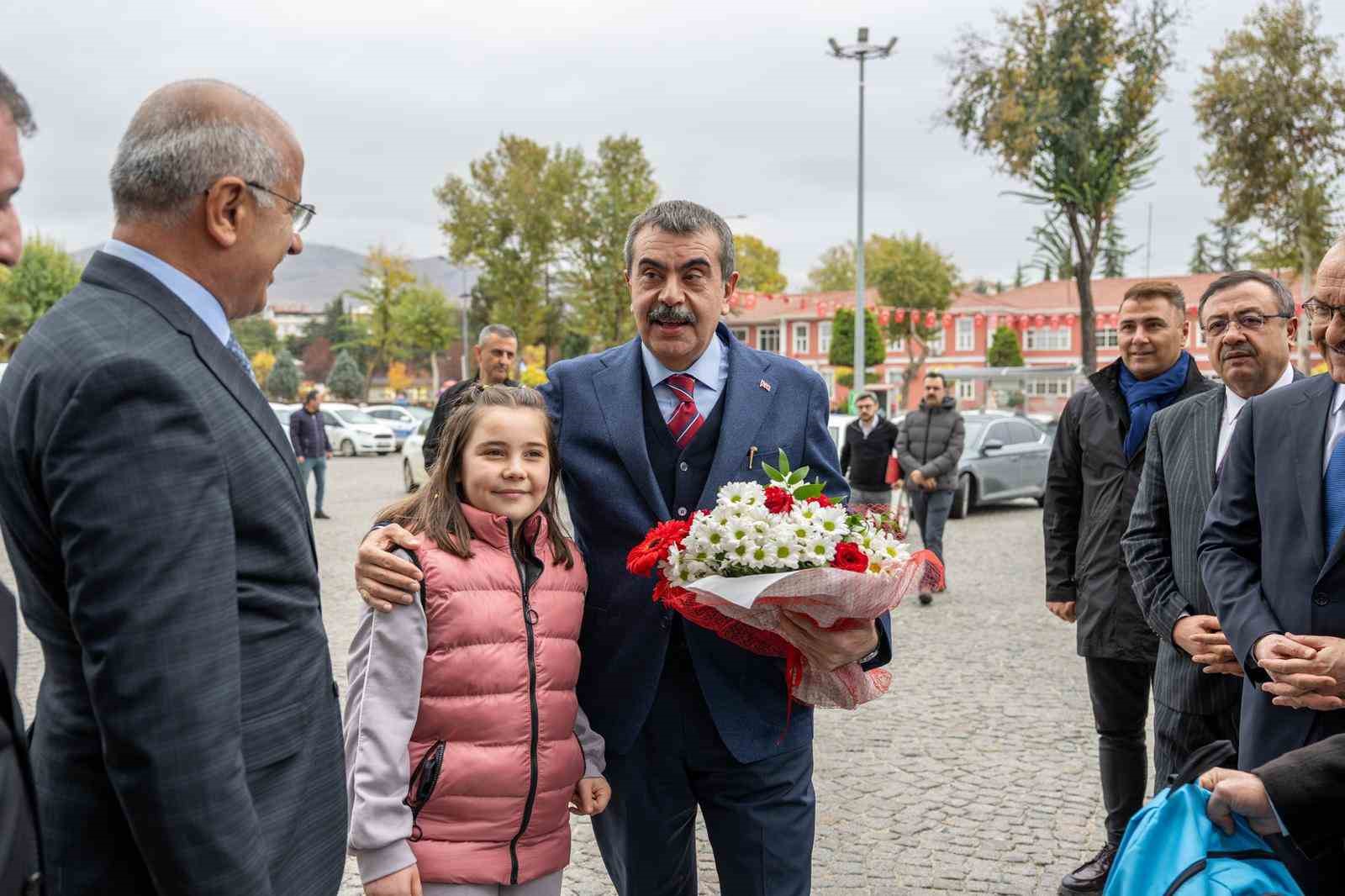 Millî Eğitim Bakanı Tekin, Malatya Büyükşehir Belediye Başkanı Er’i ziyaret etti