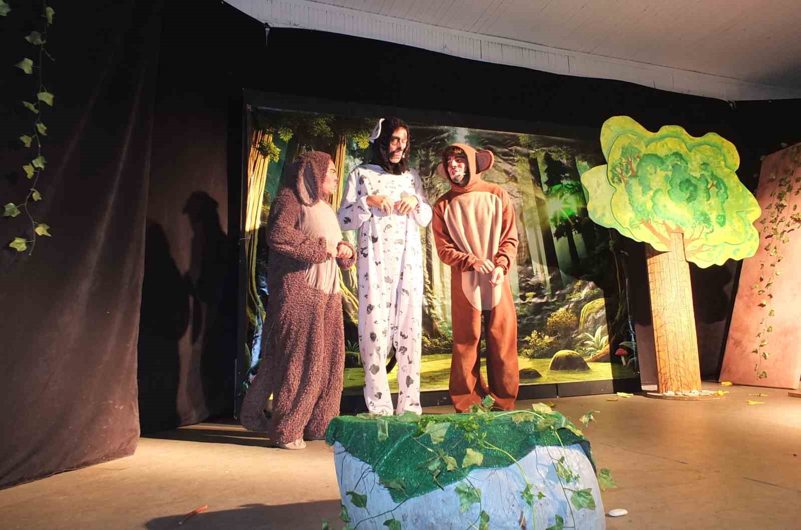 Balıkesir’de amatörlerin oyunu ayakta alkışlandı