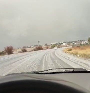 Kahta-Sincik yolunda dolu yağışı
