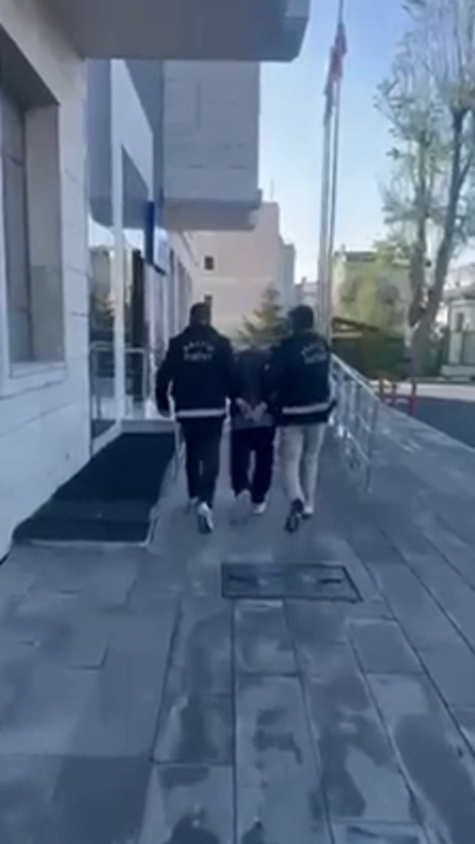 Dolandırıcılık suçundan 59 yıl 9 ay 21 gün kesinleşmiş hapis cezası bulunan şahıs yakalandı
