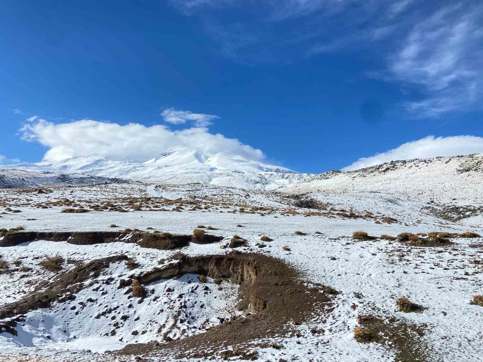 Aydınlar’da kar yağışı