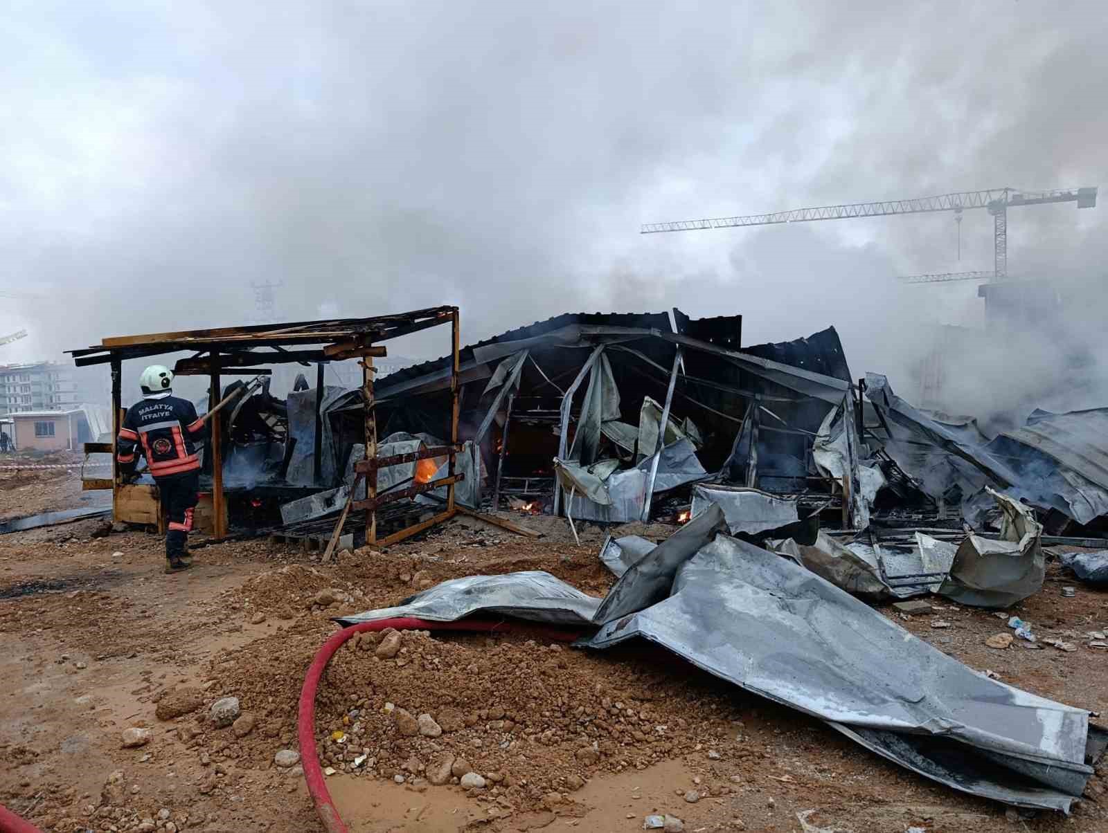 Malatya’da inşaat işçilerinin kaldığı şantiyede yangın
