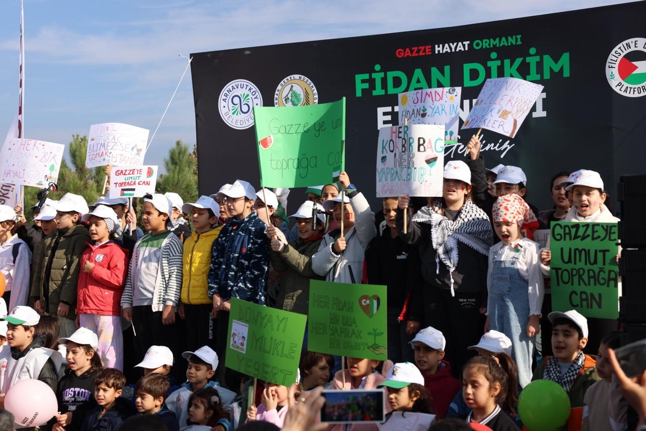 Arnavutköy’de Gazze için 10 bin fidan dikildi
