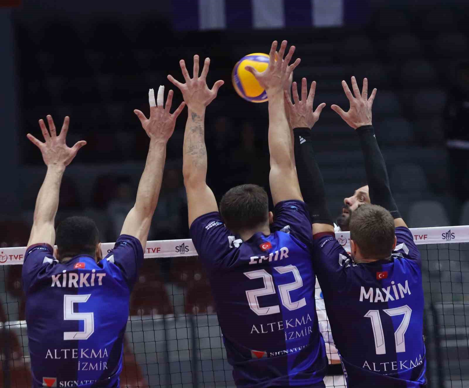 Efeler Ligi: Altekma: 2 - Halkbank: 3