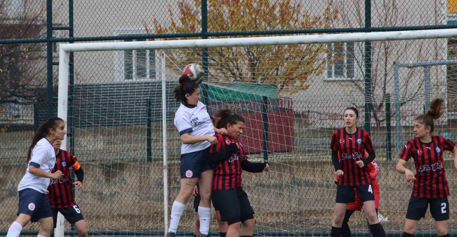 Erzincan’ın kızları Ağrı’ya 5-0 yenildi
