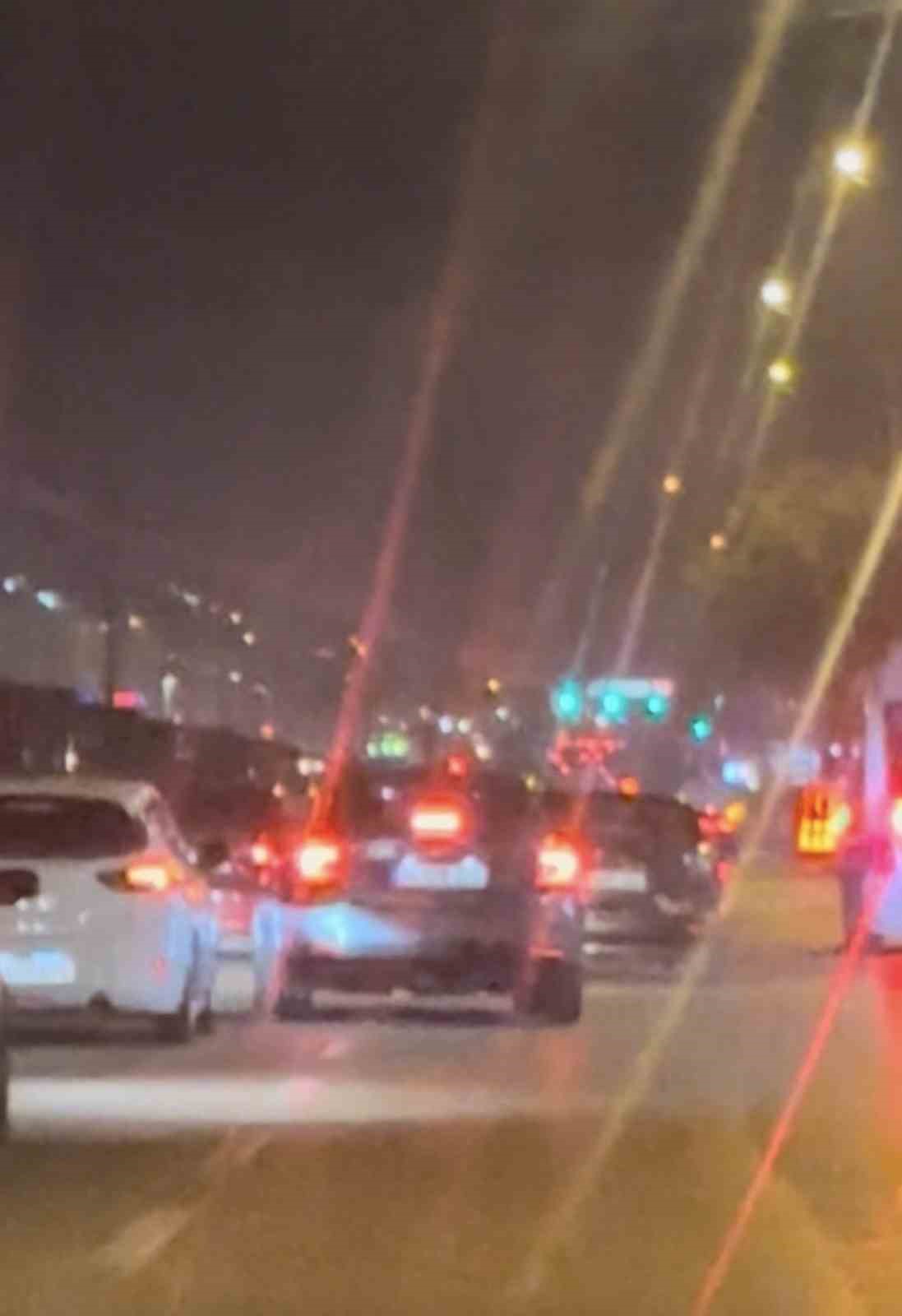 Bursa’da trafikte makas atan ve tehlikeli şerit değiştiren araçlar kamerada
