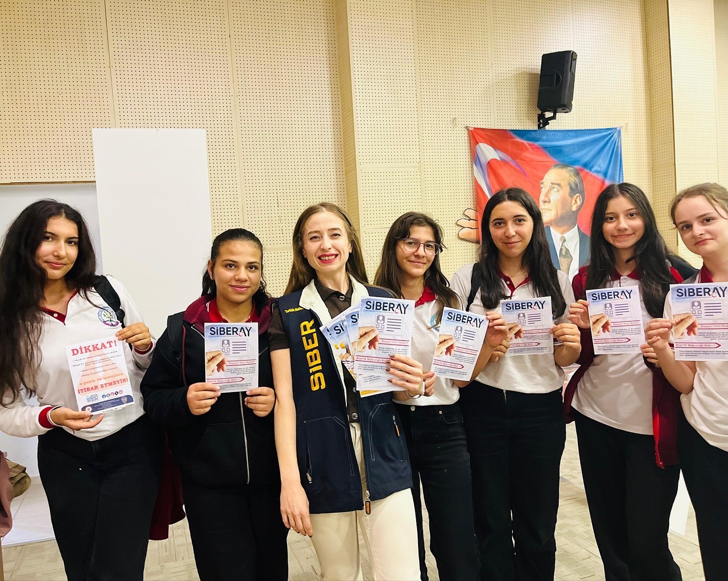 Domaniç’te öğretmen ve öğrenciler siber suçlara karşı bilgilendirildi
