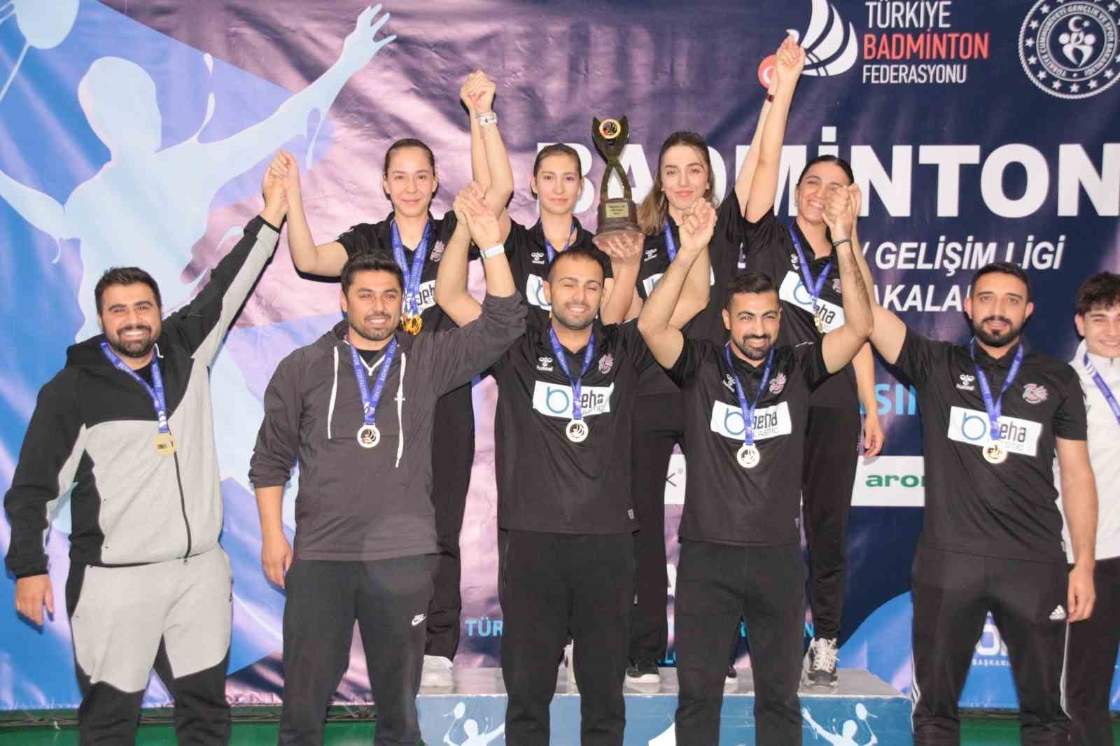 Kayseri Badminton Spor Kulübü namağlup şampiyon
