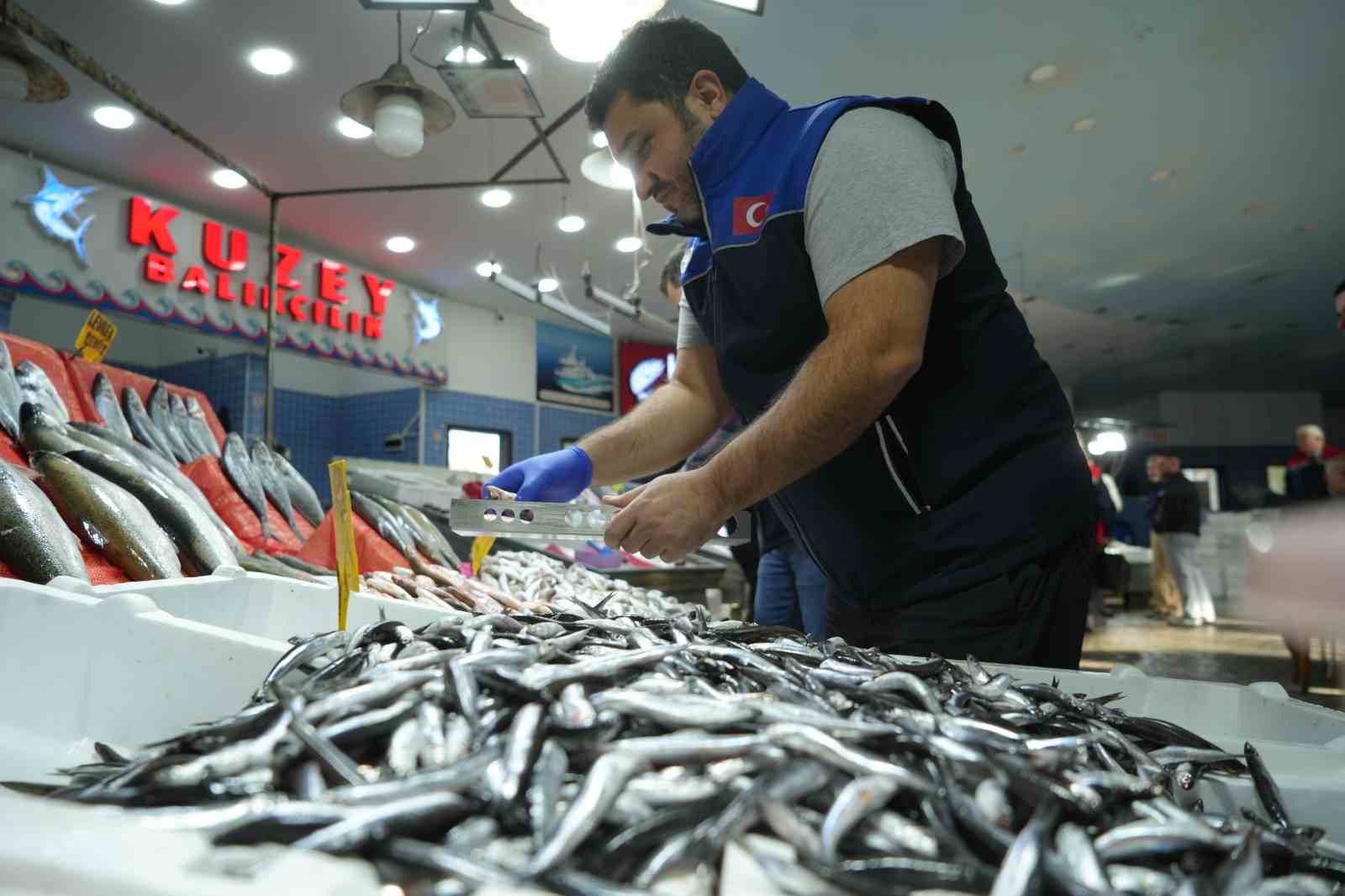 Balık tezgahlarına yakın markaj: 109 kişi ve işletmeye 2,5 milyon TL ceza