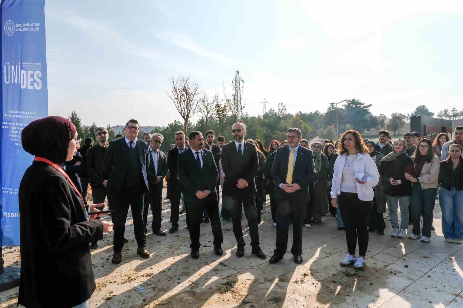 BŞEÜ’de kampüse yeni fidanlar dikildi
