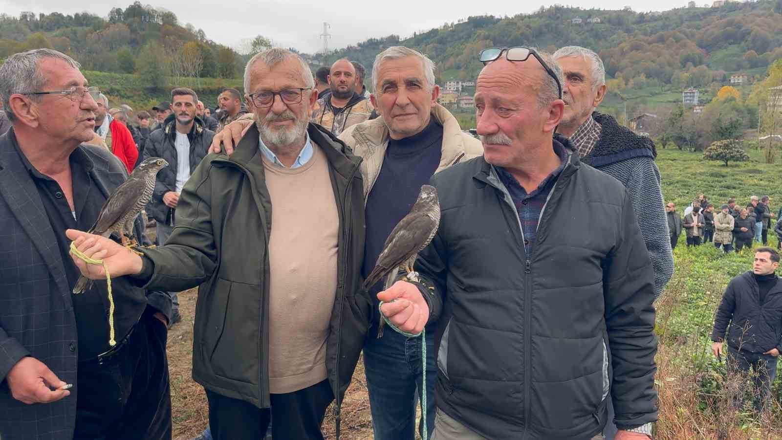 Rize’de atmacalar bıldırcın avında yarıştı