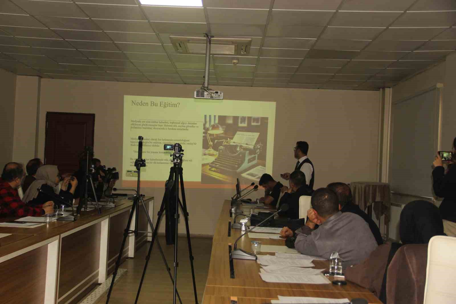 Basın mensuplarına "Bağımlılıkla Mücadele ve İntiharı Önleme" eğitimi