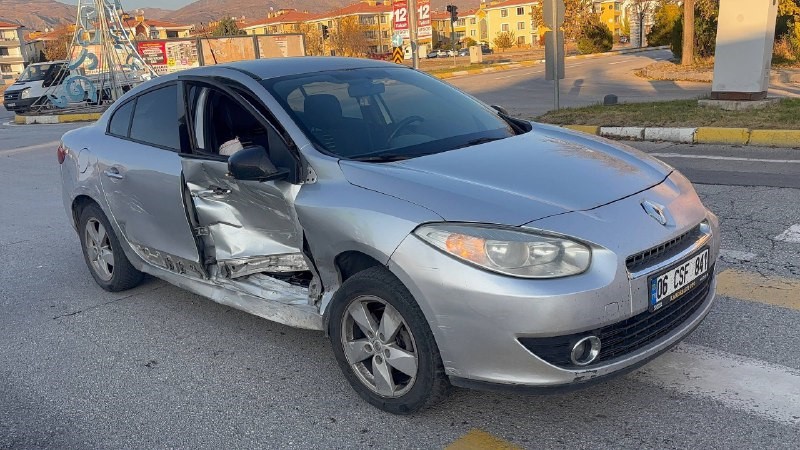 Erzincan’da trafik kazası: 2’i çocuk 4 yaralı
