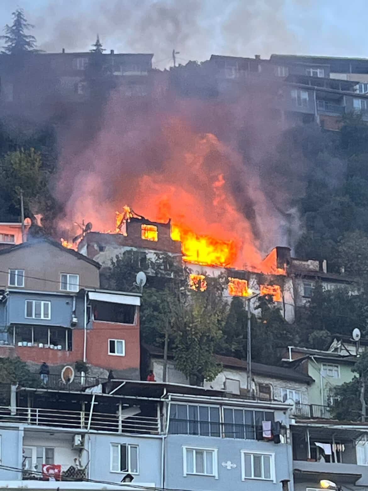 Bursa’da yanan 2 katlı evin 78 yaşındaki sahibi kayıp
