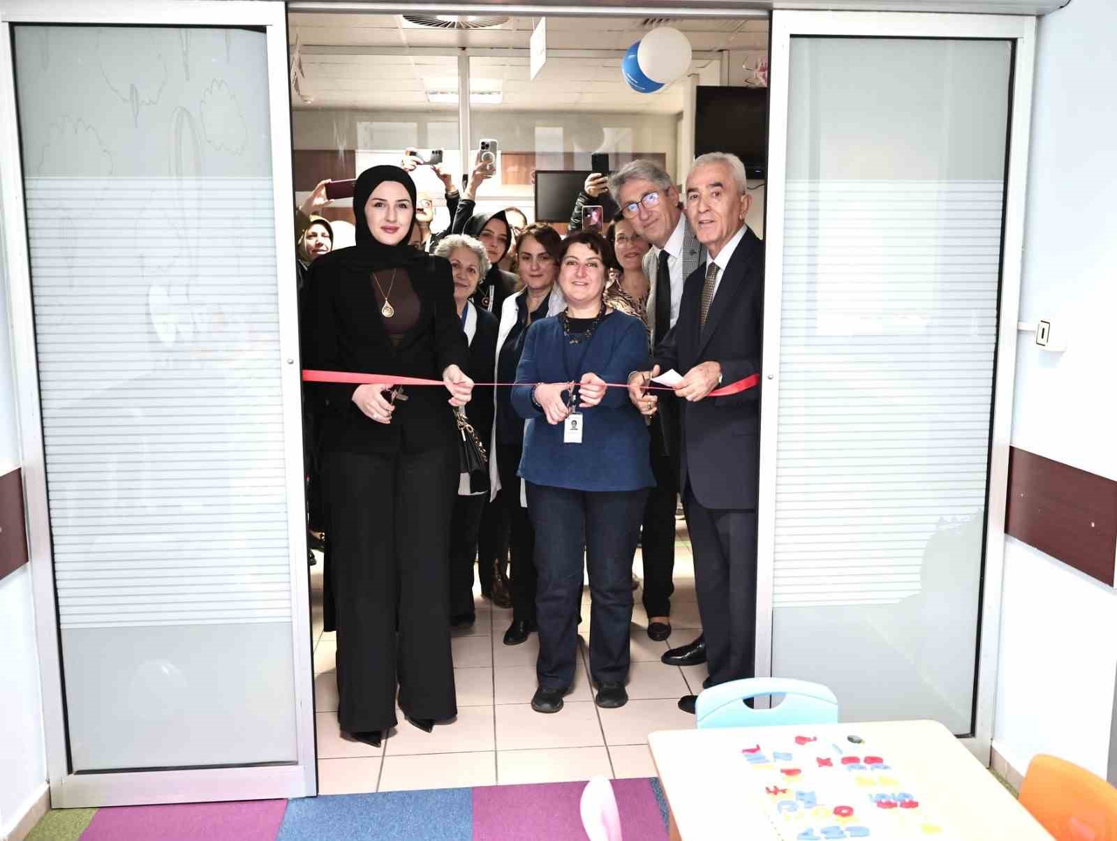 Diyabetli çocuklar için oluşturulan oyun ve terapi odası hizmete girdi