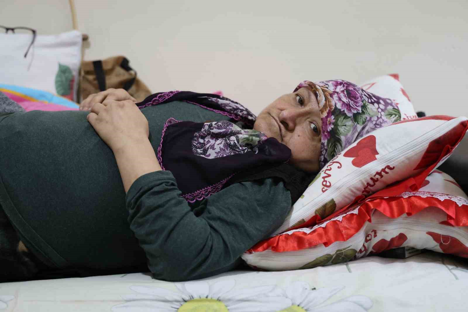 Kanser hastası kadını 25 yıllık komşusu dolandırdı
