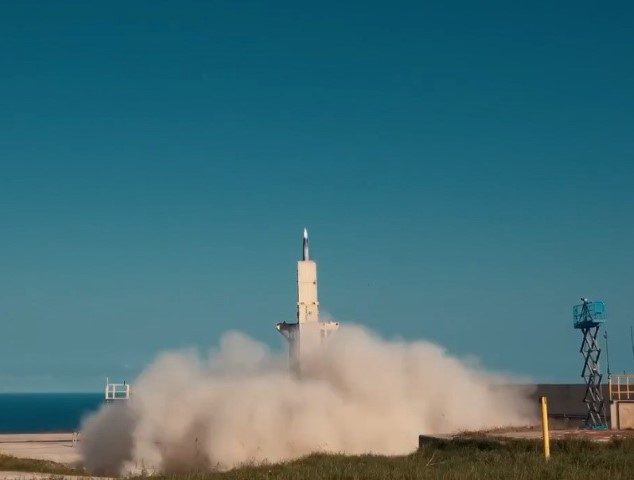 SİPER 1’den tarihi başarı: Otonom batarya atışı hedefi tam isabetle vurdu