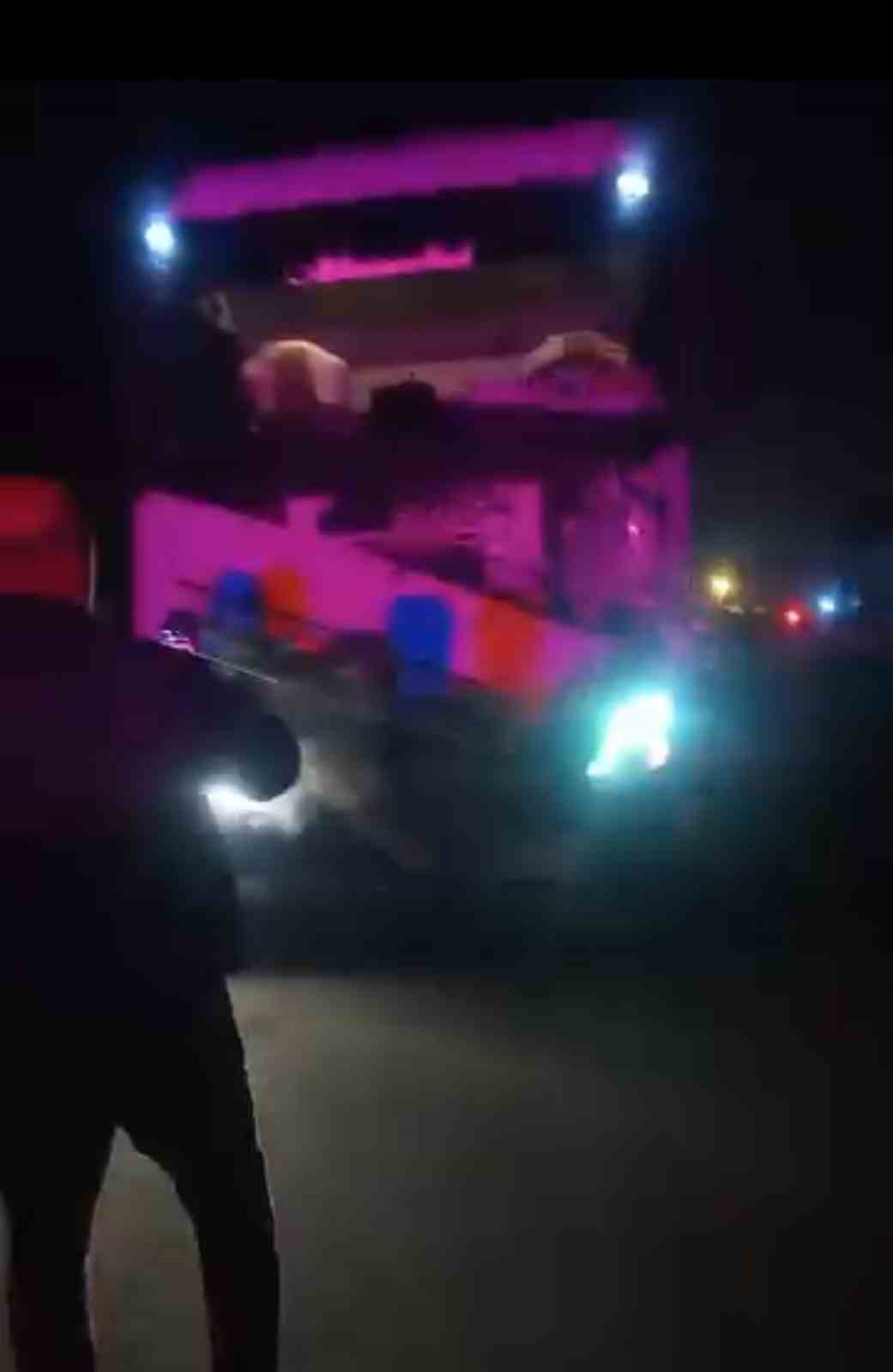 Hakkari’de tır ile minibüs çarpıştı: 1 yaralı
