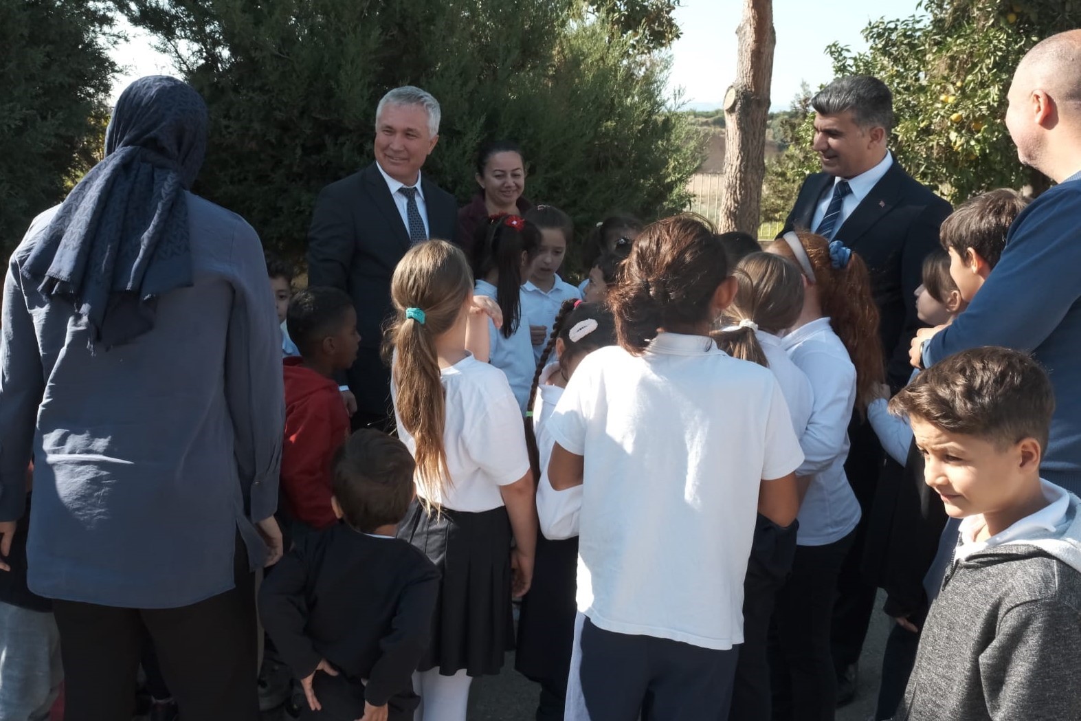 Şener: "Çocuklarımızın en iyi şartlarda eğitim alması için çalışıyoruz"