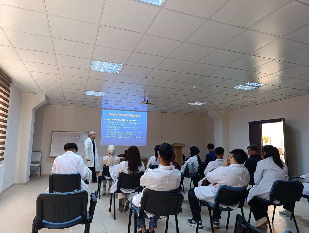 Üniversite öğrencileri Van’da sertifikalı sığır yetiştiriciliği eğitimine katıldı
