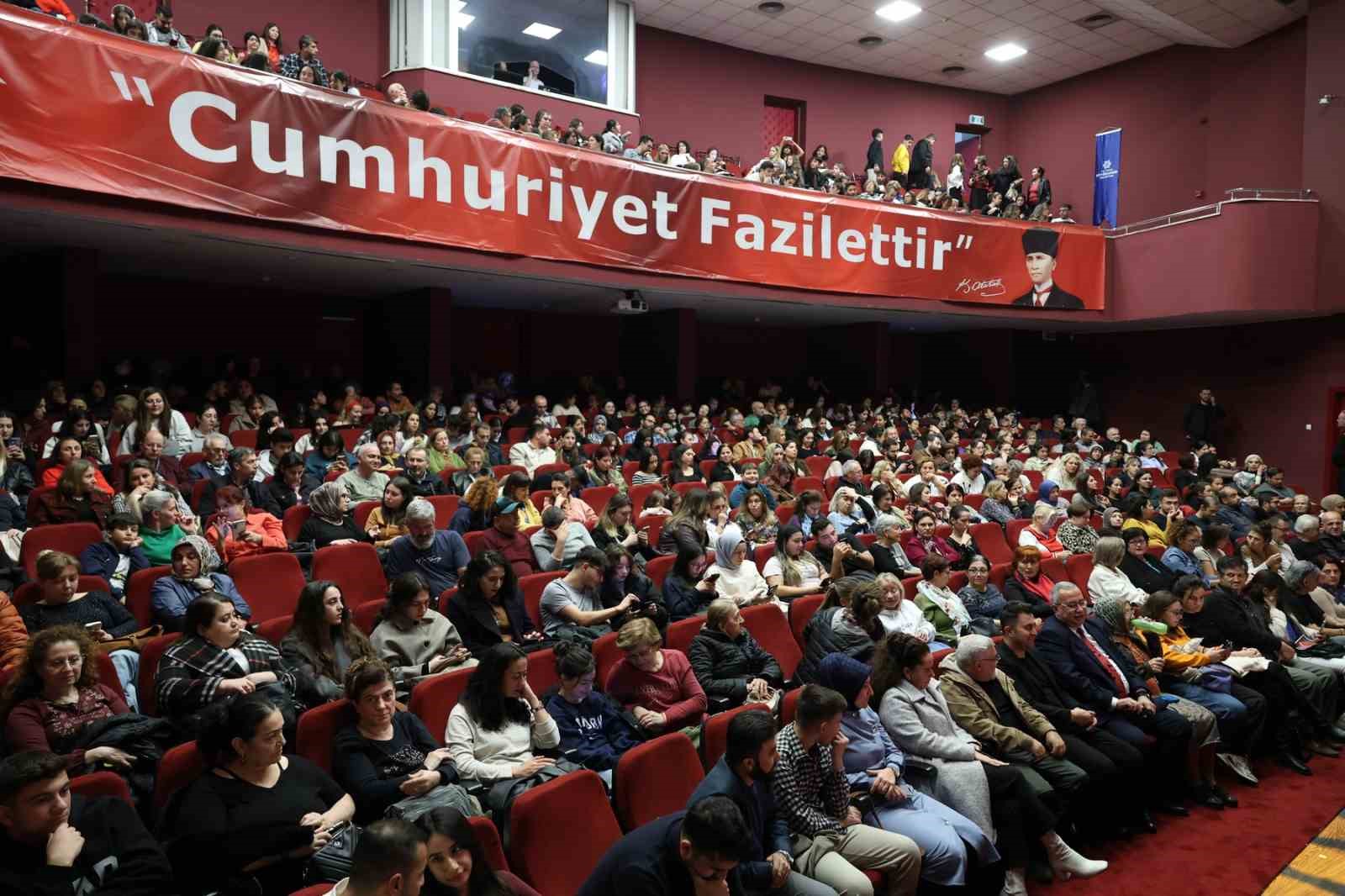 Aydın Büyükşehir Belediyesi Şehir Tiyatroları’nda yeni sezon başladı
