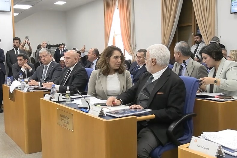 Bakan Uraloğlu: "Sizin ‘kargalar uçmaz’ dediğiniz Sabiha Gökçen’de 40 milyon insan uçtu"