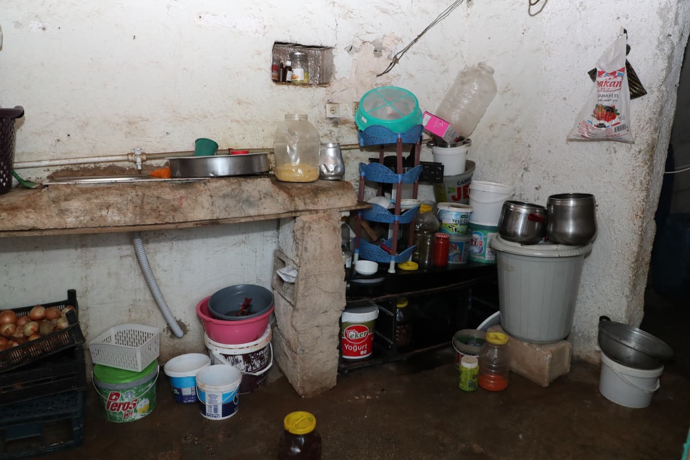 Zor şartlarda yaşayan 6 yetim çocuklu aile için yeni bir hayat başladı
