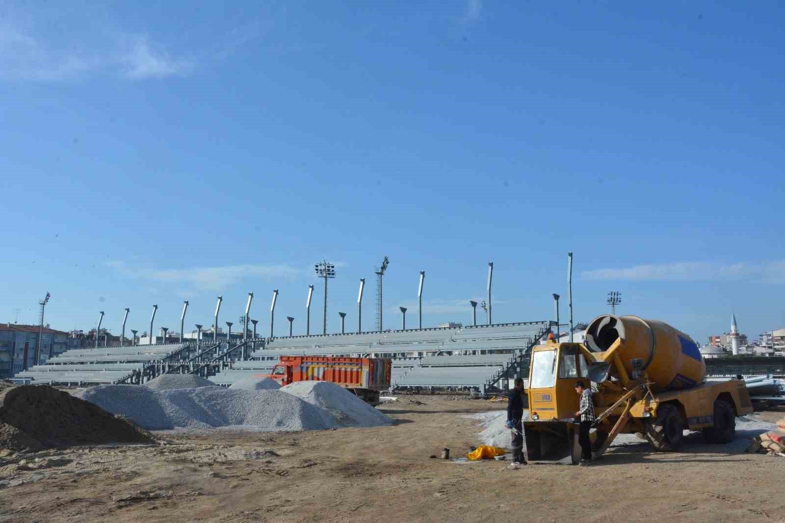 Adnan Menderes Stadı’nda çalışmalar sürüyor
