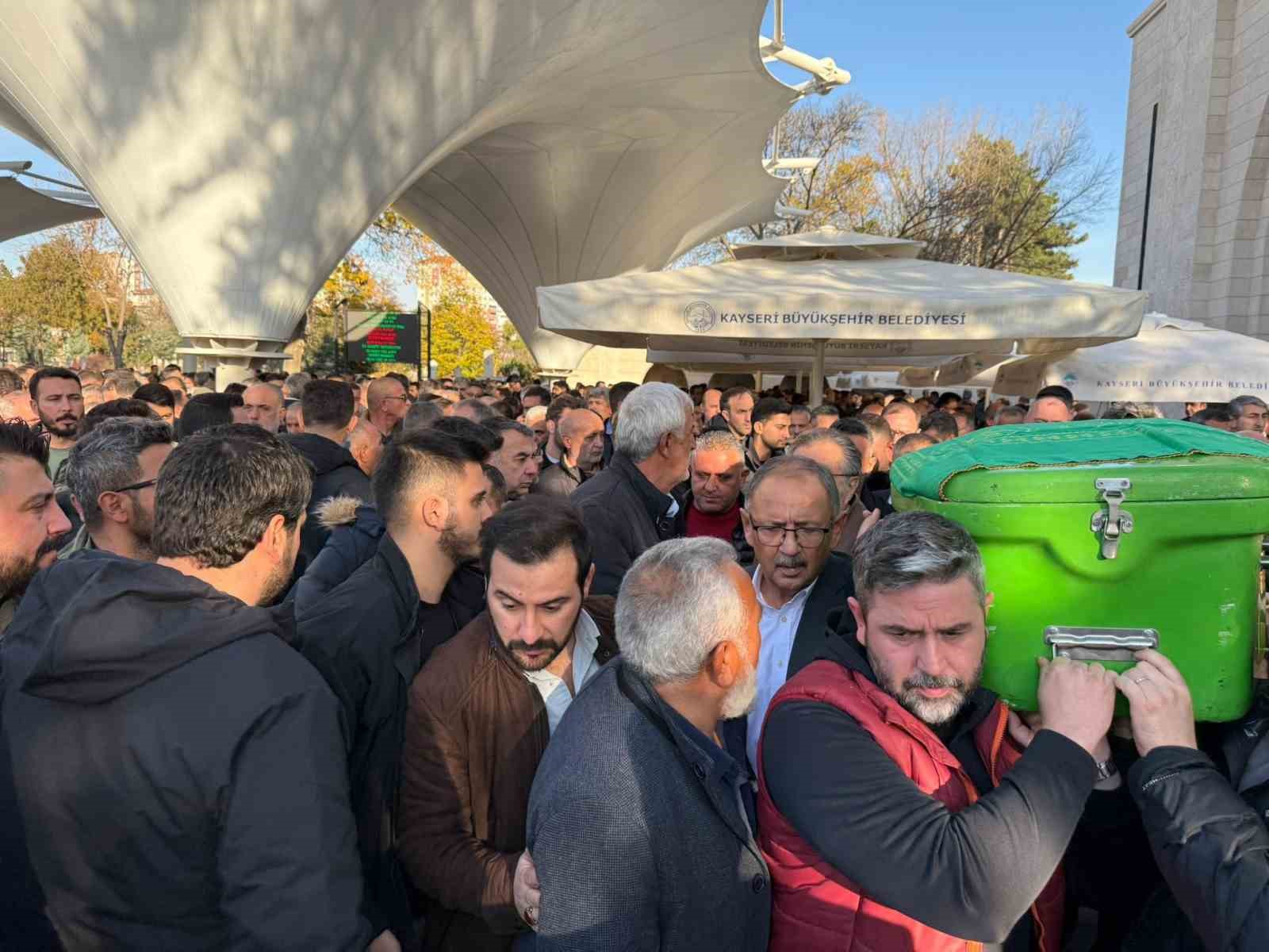 Kayseri’nin tanınan siması Şeref Yaroğlu toprağa verildi
