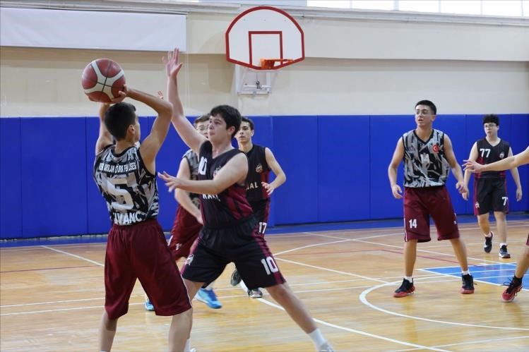 Bilecik’te öğrenciler hem sporda hem okulda başarı için mücadele ediyor
