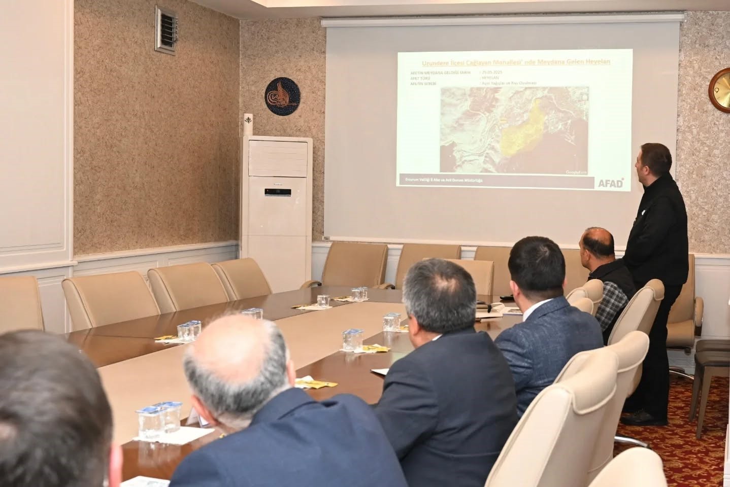 Uzundere’deki heyelan masaya yatırıldı
