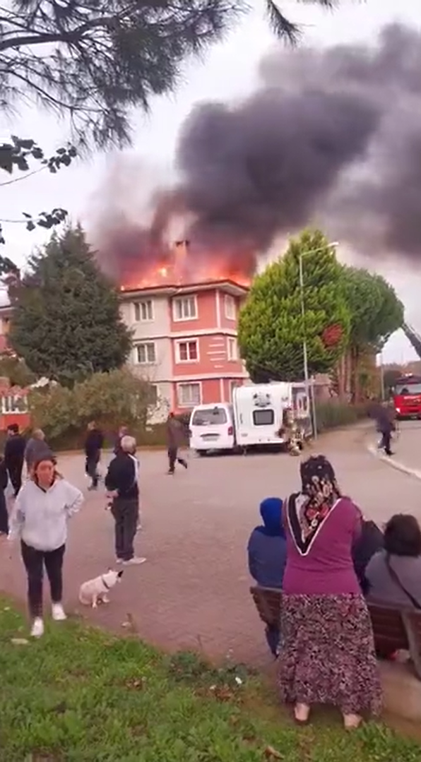 Yalova’da çatı yangını
