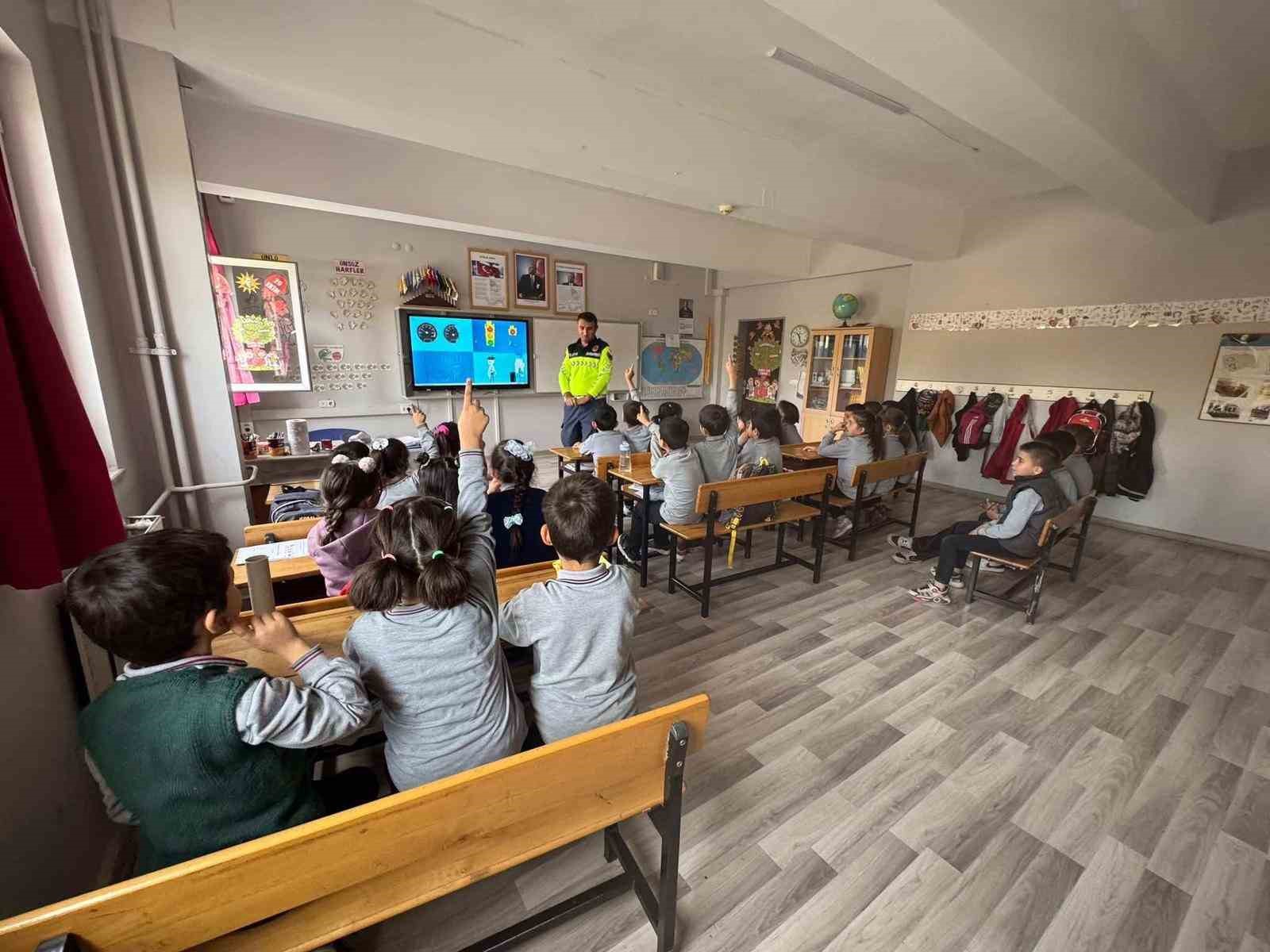 Sarıgöl’de öğrencilere trafik eğitimi verildi