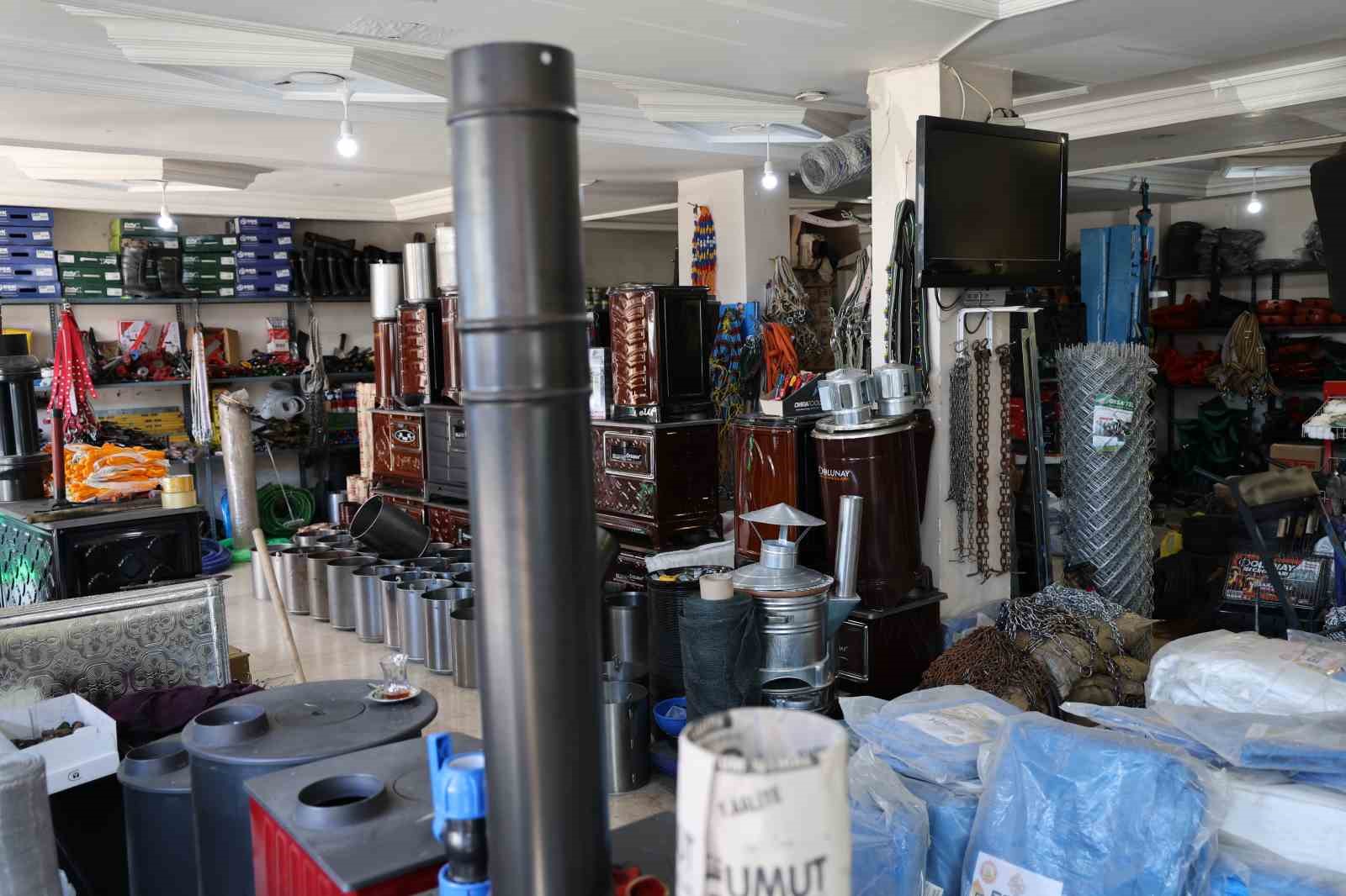 Kırşehir Uzun Çarşı’da soba satışları arttı