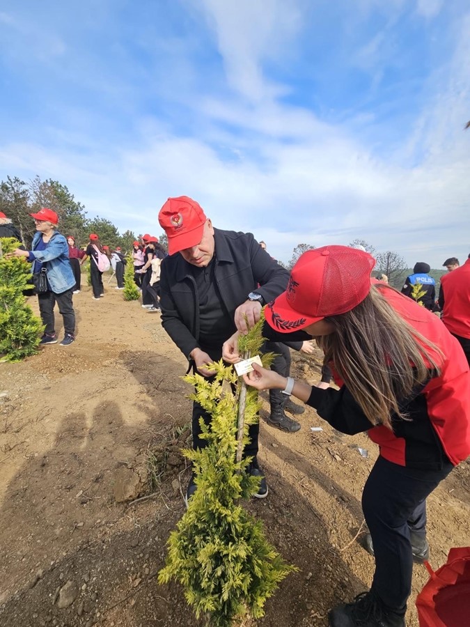 Sultangazi’de ağaç dikim etkinliği
